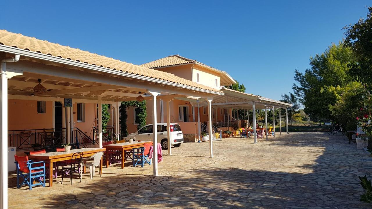 Evaggelia Studios Frinion Luaran gambar